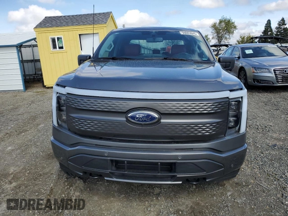 2023 Ford F-150 Lightning Pro z VIN 1FT6W1EV4PWG42053, wystawiony jako Copart lot #50003045 z przebiegiem 29 320 mil mil oraz Szkody całkowita. Historia ofert i sprzedaży dostępna na DreamBid. Obrazek 5.