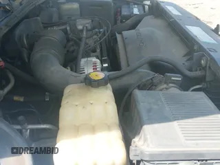 2000 Chevrolet Silverado 1500 z VIN 2GCEC19W9Y1385830, wystawiony jako IAAI lot #42343116 z przebiegiem 251 050 mil mil oraz . Historia ofert i sprzedaży dostępna na DreamBid. Obrazek 19.