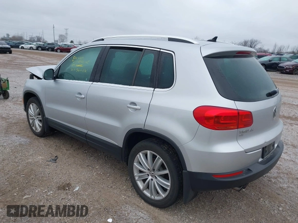 2016 Volkswagen Tiguan SEL z VIN WVGBV7AX3GW594729, wystawiony jako IAAI lot #41233805 z przebiegiem 92 997 mil mil oraz . Historia ofert i sprzedaży dostępna na DreamBid. Obrazek 3.