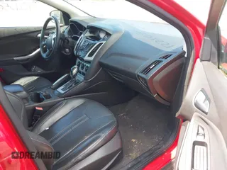 2013 Ford Focus SE z VIN 1FADP3F27DL227588, wystawiony jako IAAI lot #42210560 z przebiegiem 248 185 mil mil oraz . Historia ofert i sprzedaży dostępna na DreamBid. Obrazek 5.