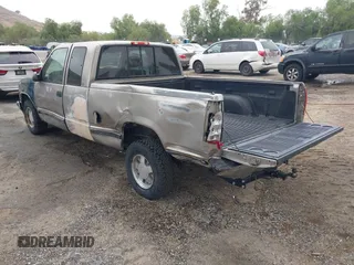 1998 Chevrolet Silverado 1500 with VIN 2GCEC19R3W1122806, listed as a IAAI auction lot 42153517 with 271,788 mi miles and . Bid and sale history available at DreamBid. Image 3.