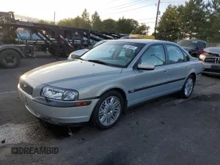 2001 Volvo S80 with VIN YV1TS90D711157982, listed as a Copart auction lot 70136004 with 82,199 mi miles and Salvage Title. Bid and sale history available at carsss.com. Image 1.