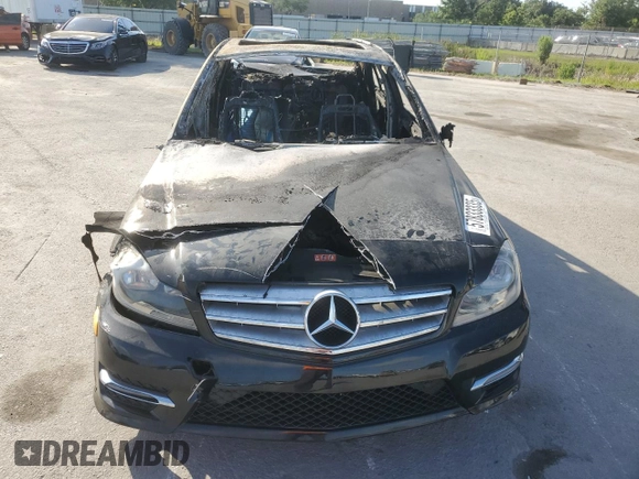 2013 Mercedes-Benz C 300 Sport z VIN WDDGF8AB9DR291570, wystawiony jako Copart lot #57833335 z przebiegiem Nie podano mil oraz Nie do naprawy • Non repairable. Historia ofert i sprzedaży dostępna na DreamBid. Obrazek 5.