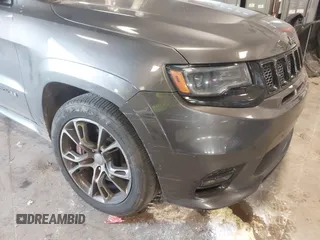 2018 Jeep Grand Cherokee SRT z VIN 1C4RJFDJ6JC432683, wystawiony jako IAAI lot #41971436 z przebiegiem 113 078 mil mil oraz . Historia ofert i sprzedaży dostępna na DreamBid. Obrazek 6.