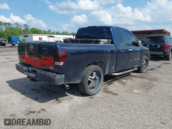 2008 Nissan Titan XE z VIN 1N6BA06A58N358342, wystawiony jako IAAI lot #42307058 z przebiegiem 223 175 mil mil oraz . Historia ofert i sprzedaży dostępna na DreamBid. Obrazek 4.