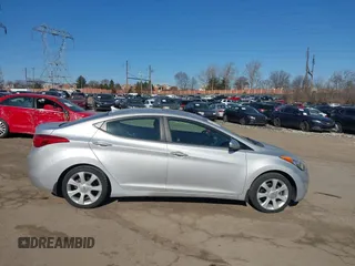2013 Hyundai Elantra GLS z VIN KMHDH4AE5DU494992, wystawiony jako IAAI lot #41698877 z przebiegiem 56 324 mil mil oraz . Historia ofert i sprzedaży dostępna na DreamBid. Obrazek 13.