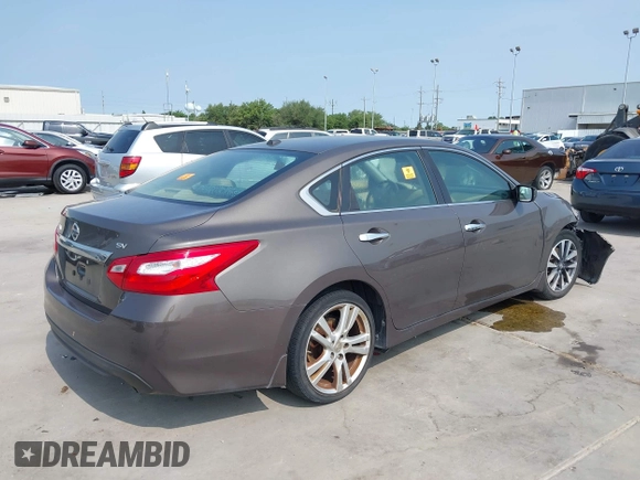 2017 Nissan Altima SV z VIN 1N4AL3AP2HC111156, wystawiony jako IAAI lot #42303588 z przebiegiem 103 004 mil mil oraz . Historia ofert i sprzedaży dostępna na DreamBid. Obrazek 4.