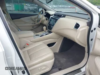 2017 Nissan Murano S z VIN 5N1AZ2MG2HN113942, wystawiony jako IAAI lot #42346728 z przebiegiem 142 982 mil mil oraz . Historia ofert i sprzedaży dostępna na DreamBid. Obrazek 5.