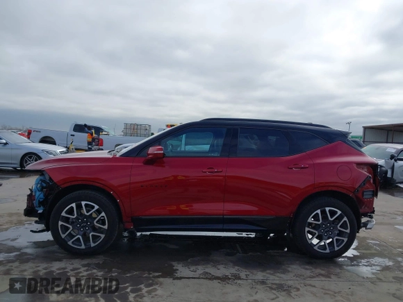 2024 Chevrolet Blazer RS z VIN 3GNKBERS5RS184241, wystawiony jako IAAI lot #41408120 z przebiegiem 11 857 mil mil oraz . Historia ofert i sprzedaży dostępna na DreamBid. Obrazek 15.
