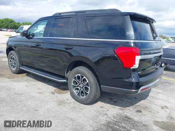 2022 Ford Expedition XLT with VIN 1FMJU1JT9NEA67323, listed as a IAAI auction lot 41628599 with 34,513 mi miles. Bid and sale history available at carsss.com. Image 3.
