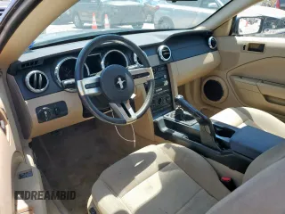 2005 Ford Mustang Deluxe z VIN 1ZVFT80N255187566, wystawiony jako Copart lot #58336465 z przebiegiem 161 139 mil mil oraz Czysty tytuł • Clean title. Historia ofert i sprzedaży dostępna na DreamBid. Obrazek 8.
