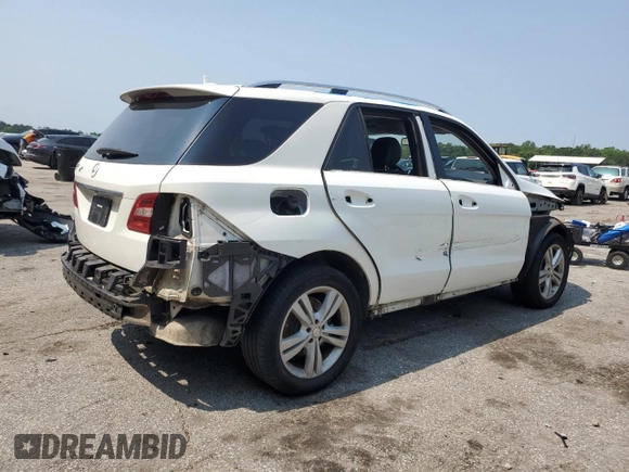 2015 Mercedes-Benz M 350 with VIN 4JGDA5JB7FA592524, listed as a Copart auction lot 58702095 with 109,977 mi miles and Salvage title. Bid and sale history available at DreamBid. Image 3.