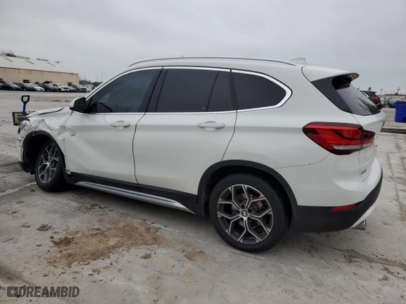 2022 BMW X1 xDrive28i with VIN WBXJG9C06N5U54122, listed as a Copart auction lot 45427915 with 46,803 mi miles and Salvage Title. Bid and sale history available at carsss.com. Image 2.