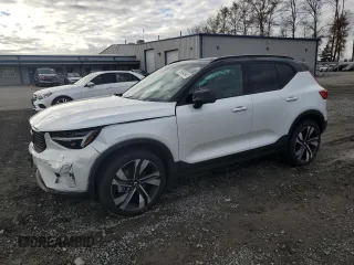 2023 Volvo XC40 Ultimate Dark Theme z VIN YV4L12UX1P2944138, wystawiony jako Copart lot #76954564 z przebiegiem Nie podano mil oraz Szkody całkowita. Historia ofert i sprzedaży dostępna na DreamBid. Obrazek 1.