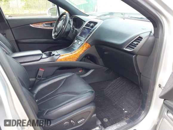 2019 Lincoln Nautilus Reserve with VIN 2LMPJ8LP5KBL32374, listed as a IAAI auction lot 42219316 with 48,276 mi miles and . Bid and sale history available at DreamBid. Image 5.