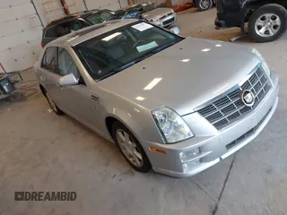 2011 Cadillac STS RWD z VIN 1G6DW6ED6B0101175, wystawiony jako IAAI lot #42479885 z przebiegiem 181 539 mil mil oraz . Historia ofert i sprzedaży dostępna na DreamBid. Obrazek 1.