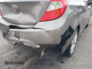 2013 Hyundai Accent SE z VIN KMHCU5AE1DU079830, wystawiony jako IAAI lot #41529695 z przebiegiem 105 637 mil mil oraz . Historia ofert i sprzedaży dostępna na DreamBid. Obrazek 6.