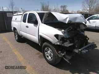 2018 Toyota Tacoma SR z VIN 5TFRX5GN7JX105158, wystawiony jako IAAI lot #41897876 z przebiegiem 209 099 mil mil oraz . Historia ofert i sprzedaży dostępna na DreamBid. Obrazek 1.