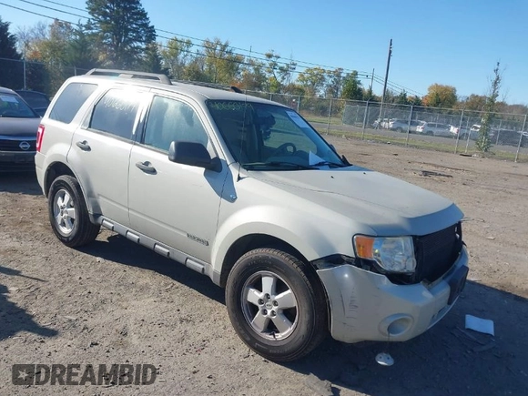2008 Ford Escape XLT with VIN 1FMCU93158KA39754, listed as a IAAI auction lot 40660179 with 113,956 mi miles. Bid and sale history available at carsss.com. Image 1.