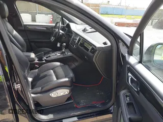 2018 Porsche Macan with VIN WP1AA2A54JLB08529, listed as a IAAI auction lot 42112829 with 90,596 mi miles and . Bid and sale history available at DreamBid. Image 5.