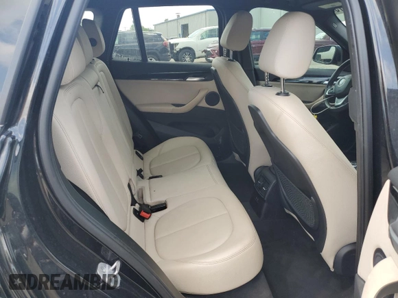 2020 BMW X1 xDrive28i z VIN WBXJG9C08L5P21466, wystawiony jako Copart lot #61664675 z przebiegiem 54 176 mil mil oraz Szkoda całkowita • Salvage title. Historia ofert i sprzedaży dostępna na DreamBid. Obrazek 11.