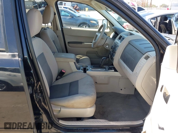 2008 Ford Escape Hybrid z VIN 1FMCU49H38KB35597, wystawiony jako IAAI lot #42225617 z przebiegiem 82 171 mil mil oraz . Historia ofert i sprzedaży dostępna na DreamBid. Obrazek 5.