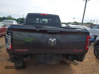 2024 Ram 2500 Tradesman z VIN 3C6UR5CL9RG245468, wystawiony jako IAAI lot #42067780 z przebiegiem 8311 mil mil oraz . Historia ofert i sprzedaży dostępna na DreamBid. Obrazek 16.