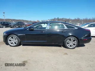 2018 Jaguar XJ Portfolio z VIN SAJWJ2GD2J8W13463, wystawiony jako IAAI lot #41897451 z przebiegiem 70 448 mil mil oraz . Historia ofert i sprzedaży dostępna na DreamBid. Obrazek 14.