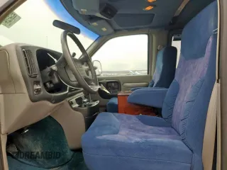 1997 Chevrolet Express Cargo z VIN 1GBFG15R3V1045586, wystawiony jako Copart lot #45388645 z przebiegiem 67 872 mil mil oraz Czysty tytuł • Clean title. Historia ofert i sprzedaży dostępna na DreamBid. Obrazek 7.