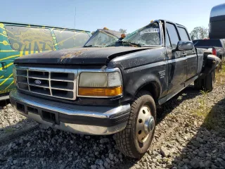 1995 Ford F-350 z VIN 1FTJW35F1SEA25478, wystawiony jako Copart lot #73928174 z przebiegiem 225 609 mil mil oraz Nie do naprawy. Historia ofert i sprzedaży dostępna na DreamBid. Obrazek 1.