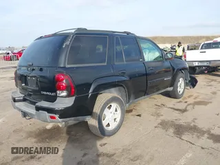 2002 Chevrolet TrailBlazer LS with VIN 1GNDT13S822269549, listed as a IAAI auction lot 41131532 with 286,570 mi miles. Bid and sale history available at carsss.com. Image 4.