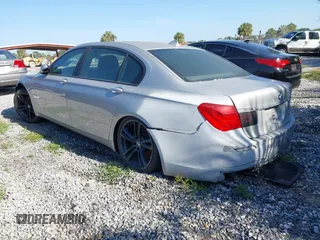 2013 BMW 7 Series 750Li z VIN WBAYE8C50DD133041, wystawiony jako IAAI lot #42280002 z przebiegiem Nie podano mil oraz . Historia ofert i sprzedaży dostępna na DreamBid. Obrazek 3.
