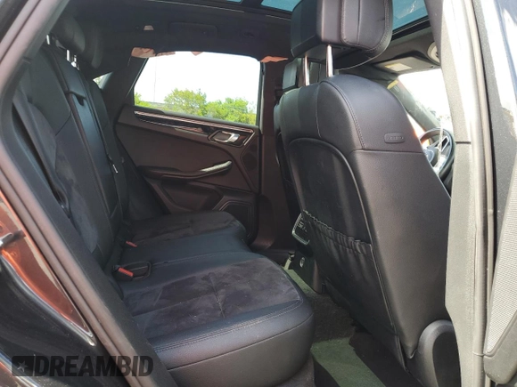2017 Porsche Macan with VIN WP1AA2A55HLB09277, listed as a Copart auction lot 61138345 with 62,461 mi miles and Salvage title. Bid and sale history available at DreamBid. Image 11.
