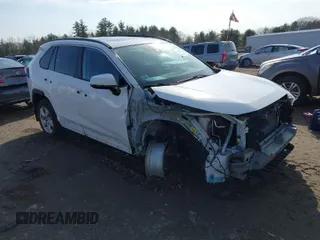 2019 Toyota RAV4 XLE with VIN 2T3P1RFV8KC042452, listed as a IAAI auction lot 41761379 with 38,063 mi miles. Bid and sale history available at carsss.com. Image 1.