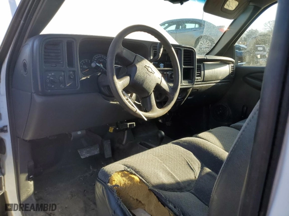 2001 Chevrolet Silverado 2500 with VIN 1GBHC24U11Z261013, listed as a Copart auction lot 42797055 with 206,173 mi miles and Salvage Title. Bid and sale history available at carsss.com. Image 8.