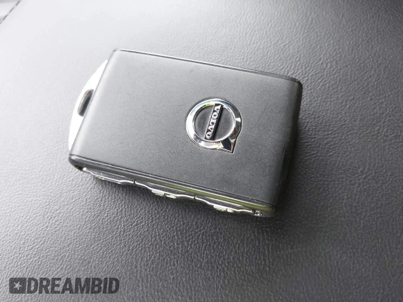 2024 Volvo XC60 Plus Dark Theme z VIN YV4L12RL5R1885058, wystawiony jako IAAI lot #42167034 z przebiegiem 25 886 mil mil oraz . Historia ofert i sprzedaży dostępna na DreamBid. Obrazek 11.