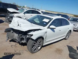 2019 Volkswagen Passat SE R-Line z VIN 1VWMA7A31KC000846, wystawiony jako IAAI lot #41840659 z przebiegiem 70 486 mil mil oraz . Historia ofert i sprzedaży dostępna na DreamBid. Obrazek 18.