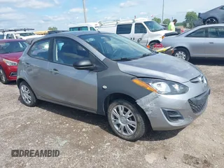 2013 Mazda 2 Sport z VIN JM1DE1KZ8D0165028, wystawiony jako IAAI lot #42220772 z przebiegiem 162 222 mil mil oraz . Historia ofert i sprzedaży dostępna na DreamBid. Obrazek 1.