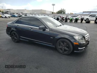 2012 Mercedes-Benz C 350 Sport z VIN WDDGF5HB1CF813547, wystawiony jako Copart lot #59611465 z przebiegiem 235 675 mil mil oraz Czysty tytuł • Clean title. Historia ofert i sprzedaży dostępna na DreamBid. Obrazek 4.