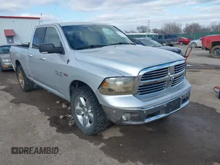 2017 Ram 1500 SLT z VIN 1C6RR7GT3HS658571, wystawiony jako IAAI lot #41741021 z przebiegiem 129 080 mil mil oraz . Historia ofert i sprzedaży dostępna na DreamBid. Obrazek 1.