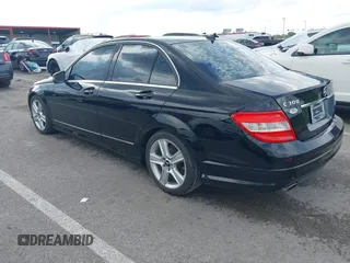 2010 Mercedes-Benz C 300 Sport z VIN WDDGF8BB9AR124264, wystawiony jako IAAI lot #42075919 z przebiegiem 210 433 mil mil oraz . Historia ofert i sprzedaży dostępna na DreamBid. Obrazek 3.