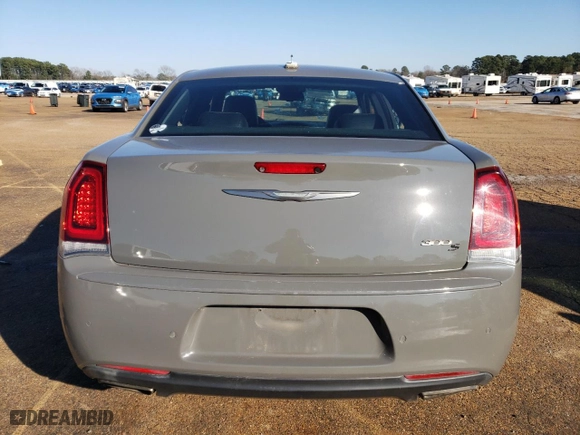 2019 Chrysler 300 with VIN 2C3CCABG8KH539960, listed as a Copart auction lot 43043925 with NaN miles and Clean Title. Bid and sale history available at carsss.com. Image 6.