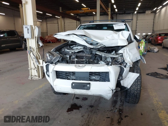 2021 Toyota 4Runner SR5 z VIN JTEMU5JR0M5902037, wystawiony jako IAAI lot #41998628 z przebiegiem 102 931 mil mil oraz . Historia ofert i sprzedaży dostępna na DreamBid. Obrazek 13.