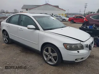 2006 Volvo S40 2.4L with VIN YV1MS390362201768, listed as a IAAI auction lot 41784027 with 224,794 mi miles. Bid and sale history available at carsss.com. Image 1.
