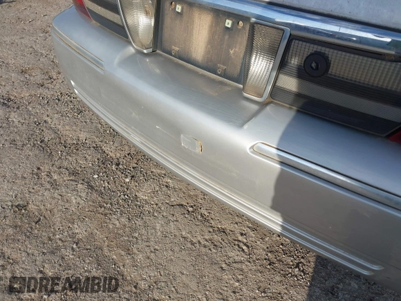 2008 Mercury Grand Marquis LS with VIN 2MEFM75V28X624437, listed as a IAAI auction lot 42101089 with Not Provided miles and . Bid and sale history available at DreamBid. Image 6.