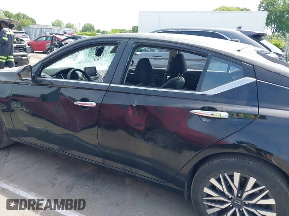 2025 Nissan Altima SV with VIN 1N4BL4DV6SN377960, listed as a IAAI auction lot 42174214 with 4,226 mi miles and . Bid and sale history available at DreamBid. Image 14.
