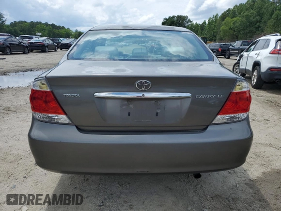 2005 Toyota Camry LE z VIN 4T1BE30K45U550097, wystawiony jako Copart lot #57962105 z przebiegiem 201 727 mil mil oraz Szkoda całkowita • Salvage title. Historia ofert i sprzedaży dostępna na DreamBid. Obrazek 7.