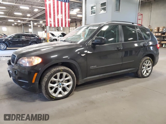 2011 BMW X5 35i z VIN 5UXZV4C52BL743475, wystawiony jako Copart lot #56238615 z przebiegiem 218 738 mil mil oraz Szkoda całkowita • Salvage title. Historia ofert i sprzedaży dostępna na DreamBid. Obrazek 1.
