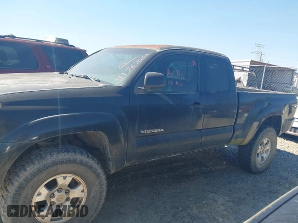 2006 Toyota Tacoma with VIN 5TEUU42N16Z162413, listed as a IAAI auction lot 41767068 with 300,572 mi miles. Bid and sale history available at carsss.com. Image 13.