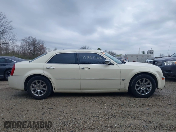 2005 Chrysler 300 with VIN 2C3JA63H25H686717, listed as a IAAI auction lot 41925750 with 230,196 mi miles. Bid and sale history available at carsss.com. Image 13.